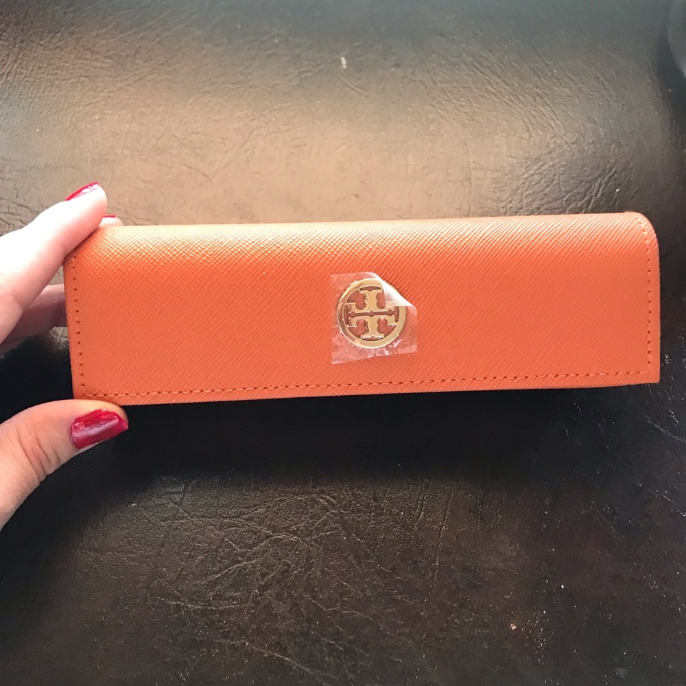 Yory Burch glases case
